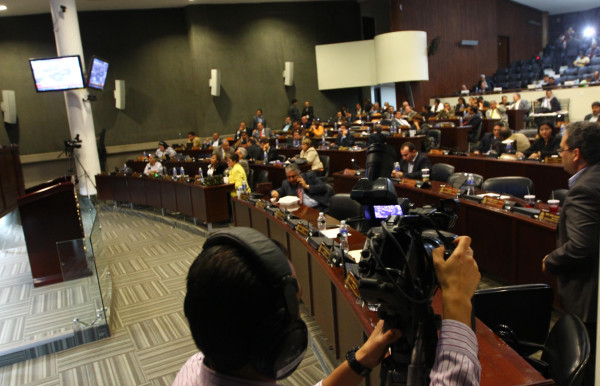 Congelados los aumentos y viáticos en el aparato público