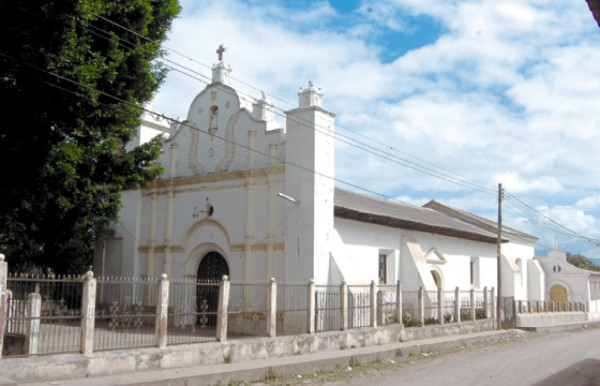 Eduardo Velásquez, el cura que dividió un pueblo