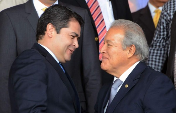 Hernández y Cerén acuerdan paz por Honduras y El Salvador