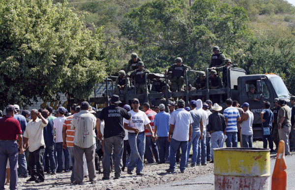 Ejército mexicano se enfrenta a autodefensas