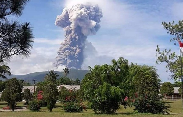 Tras terremoto y tsunami, un volcán amenaza ahora a Indonesia