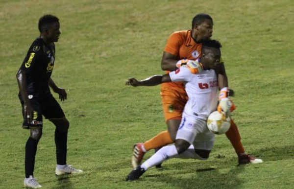 Video: Olimpia y Real España se reparten un punto en polémico partido