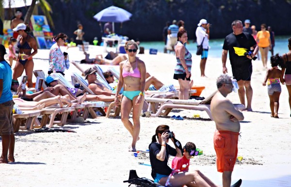 Comienza a operar vuelo chárter de Roatán a La Habana