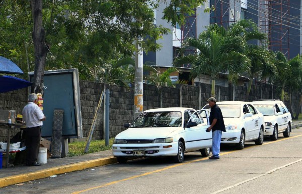 Casi el 50% de los puntos de taxis en San Pedro Sula funcionan ilegalmente