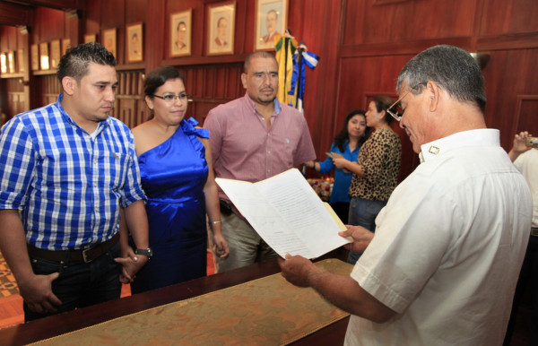 Casi casa a homosexuales en una ceremonia pública