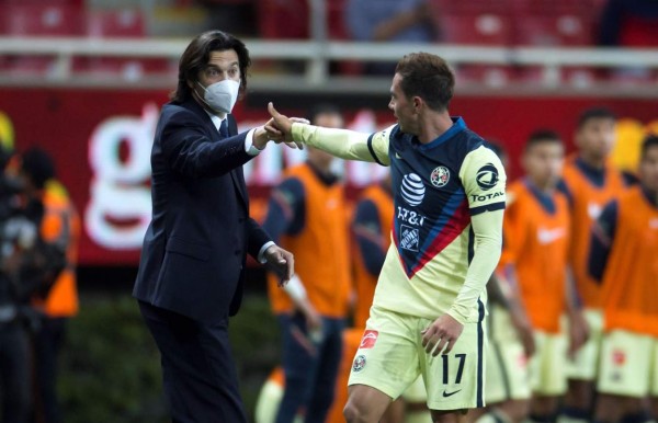 El América de Solari golea a las Chivas de Guadalajara y se lleva el clásico mexicano