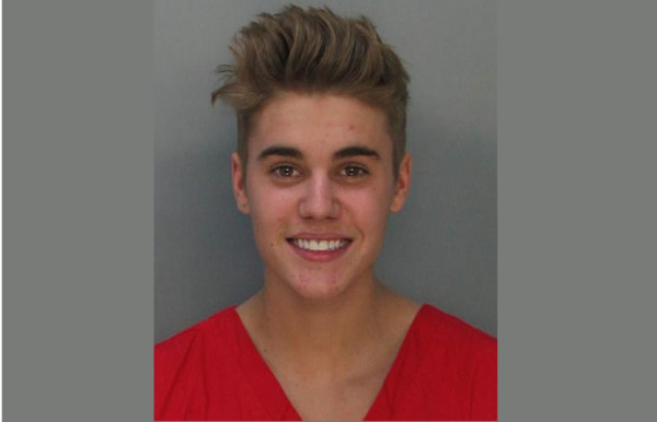 Arrestan a Justin Bieber por manejar ebrio y con licencia ilícita