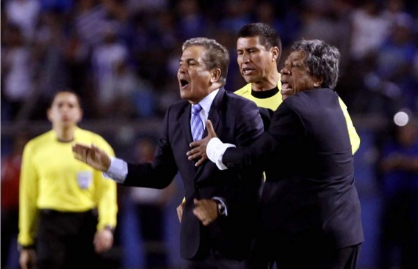 Jorge Luis Pinto recibe fuerte castigo por pelea con 'Primitivo' Maradiaga