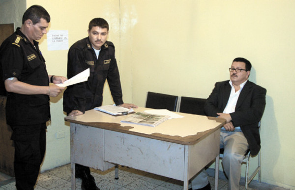 Jueces envían a la cárcel a Óscar Kilgore