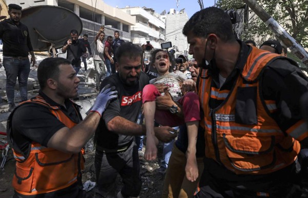 Egipto brinda asistencia a palestinos heridos por bombardeos israelíes en Gaza