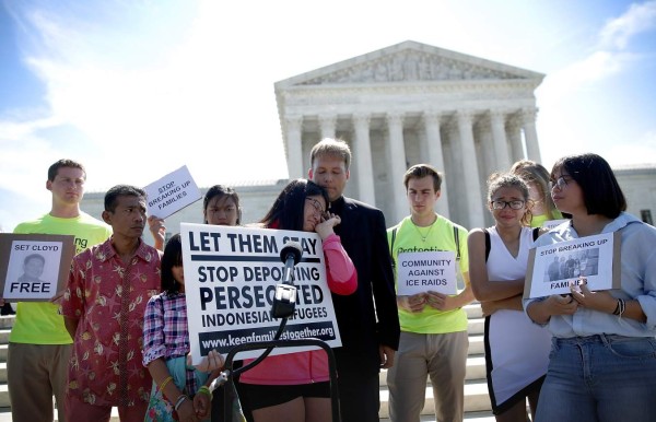 Madre hondureña demanda a Trump por separarla de su hija