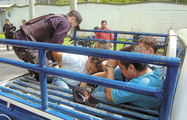 Caen cuando saqueaban vivienda en Río de Piedras