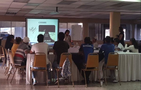 Socializan charlas para conocer sobre negocios fiduciarios