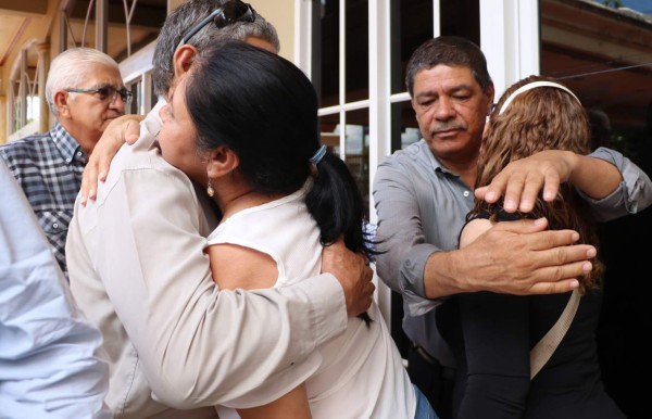 Entre aplausos y alabanzas dan último adiós a abogado progreseño