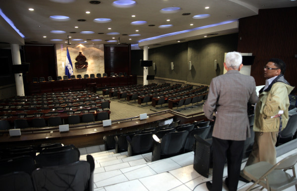 Un Congreso de concertaciones forzadas prevé la Iglesia Católica