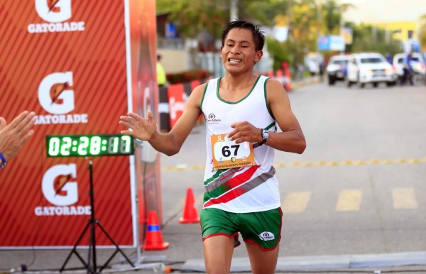 Intibucano Guadalberto Méndez conquistó por segundo año la Maratón del Atlántico