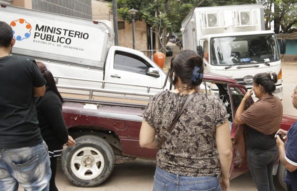 Por celos, un hombre asesina a su exmujer y a supuesto amante de ella