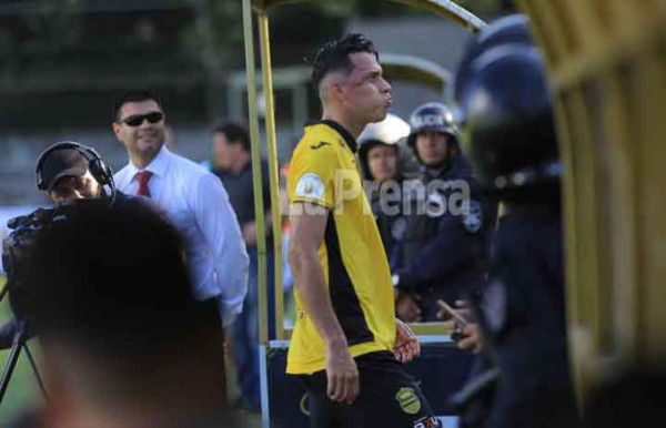 Ángel Tejeda recibe fuerte castigo tras incidente en el derbi sampedrano