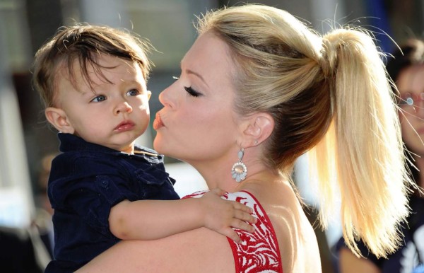 Melissa Joan Hart dejó a su hijo de dos años encerrado en su carro