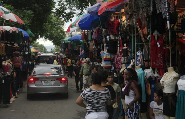 Bomberos temen un incendio en mercados sampedranos