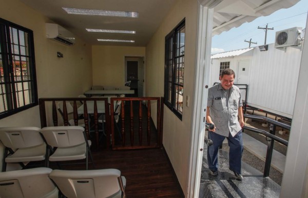 Inauguran novedosos despachos móviles para reos de alta peligrosidad