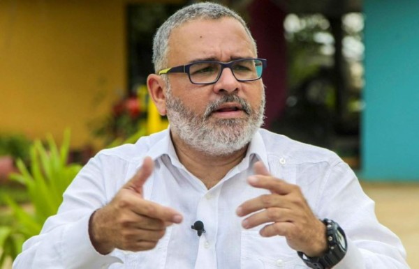 El Salvador: Ordenan arresto de expresidente Funes por tregua con pandillas