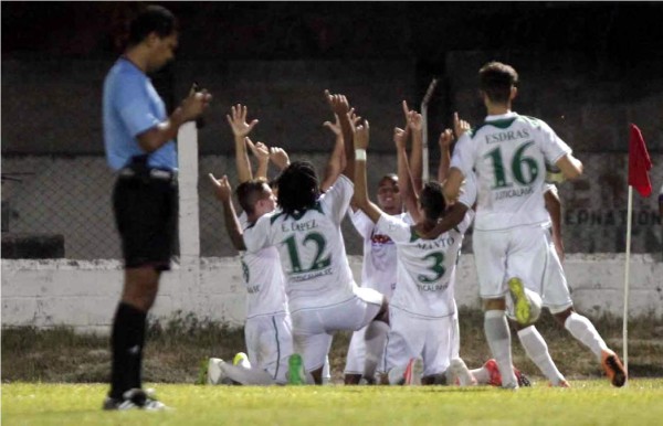 El Juticalpa gana de visita al Independiente y huele a primera