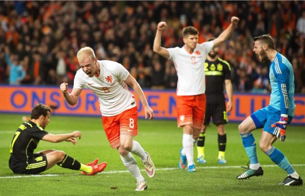 Holanda derrotó en amistoso a una vulnerable España