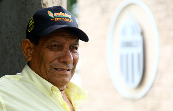 De paracaidista, soldado y policía a guardia de la realeza