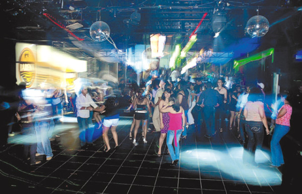 Honduras: Noches de diversión en La Ceiba