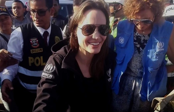 Angelina Jolie comprueba éxodo de venezolanos en la frontera de Perú con Ecuador