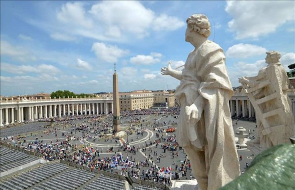 Video: Dos papas concelebrarán las canonizaciones ante un millón de fieles