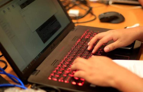 Honduras y el BID impulsan proyecto de internet gratis para los estudiantes