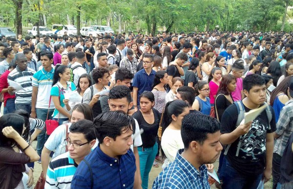 Más de 12,000 aspirantes realizaron examen de admisión de la Unah a nivel nacional