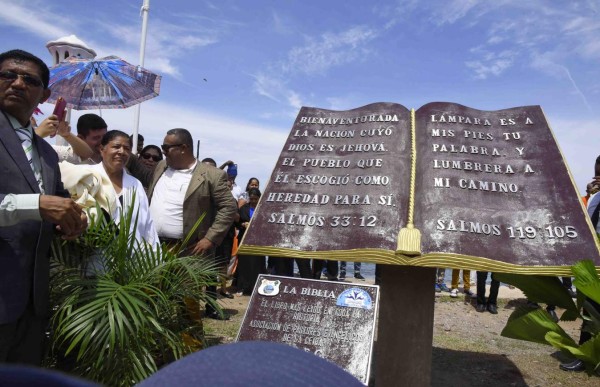 Miles de hondureños celebran el Día Nacional de la Biblia