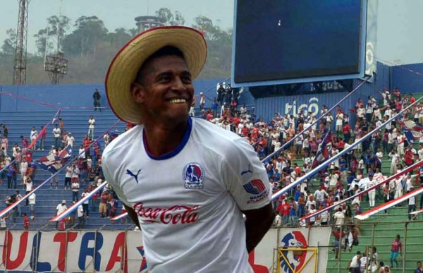 Costly le dedicó gol a su mamá