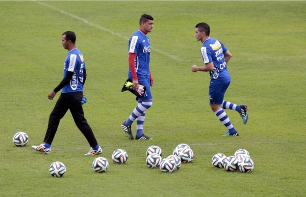 Pinto se pone el overol y comienza entrenamientos con Honduras