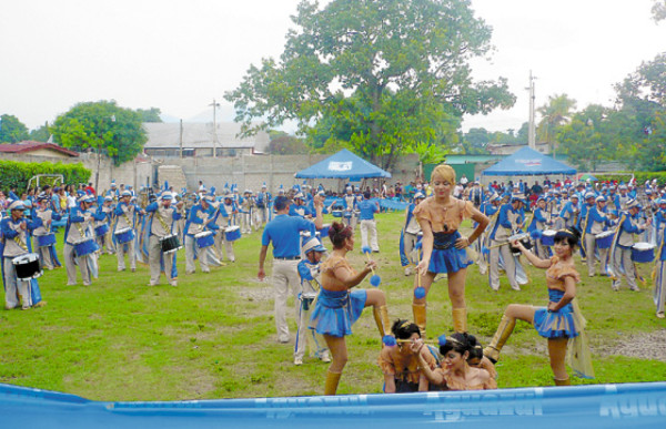 Se lucen 'Los reyes” de las bandas