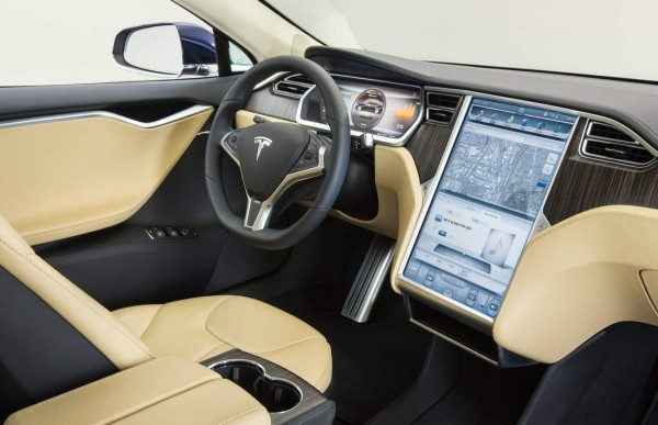 Tesla pone a prueba a su conductor automático