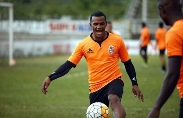 Rony Martínez: 'Sería bonito enfrentar a Messi, lo voy a saludar'