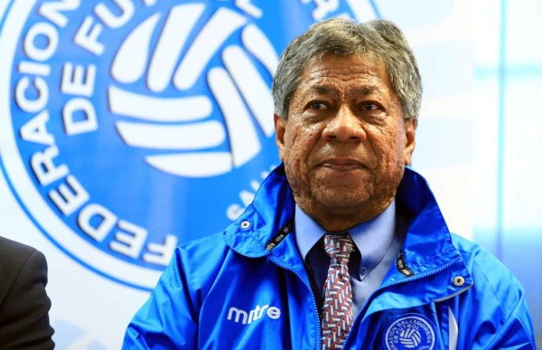 'Primitivo' Maradiaga aún no firma contrato con El Salvador