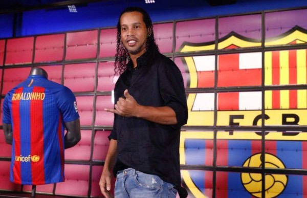 Ronaldinho confiesa la razón por la que se fue del Barcelona