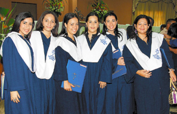 Júbilo por nuevos médicos