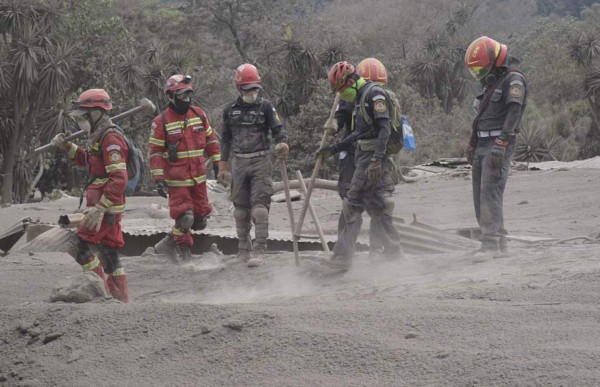 Guatemala: Suben a 116 los muertos por erupción del volcán de Fuego