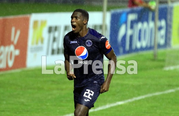 Javier Estupiñán hace líder al Motagua y hunde al Vida