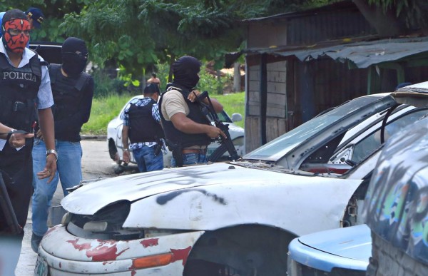 DPI desmantela centro de clonación de placas de carros