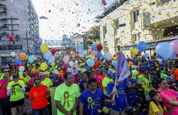 Caminata por medio siglo de atención a pacientes con cáncer