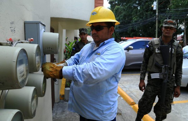 Con cortes a morosos, la Enee pretende la recuperación de L150 millones en el norte