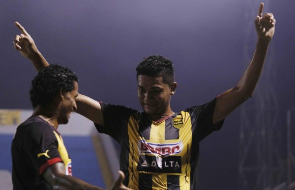 Real España le sacó el triunfo sobre la hora al Olimpia