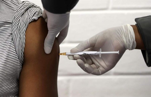 Estados Unidos comienza ensayo con 30 mil voluntarios para la vacuna de la COVID-19  